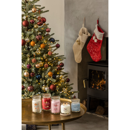 Yankee Candle® North Pole Hideaway Signature nagy üveggyertya 567 g Yankee Candle® North Pole Hideaway Signature nagy üveggyertya 567 g