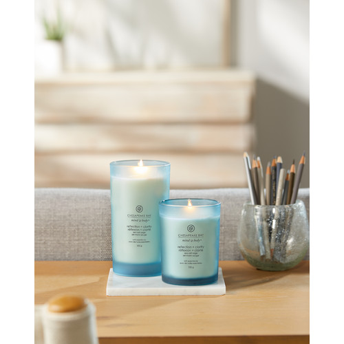 Chesapeake Bay Candle® reflection + clarity (sea salt sage) közepes üveggyertya 250 g Chesapeake Bay Candle® reflection + clarity (sea salt sage) közepes üveggyertya 250 g
