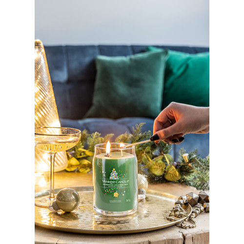 Yankee Candle® Shimmering Christmas Tree Signature nagy üveggyertya 567 g Yankee Candle® Shimmering Christmas Tree Signature nagy üveggyertya 567 g