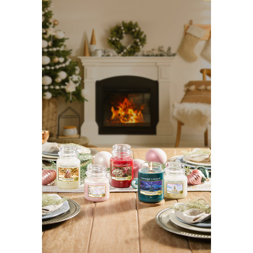 Yankee Candle® Peppermint Pinwheels klasszikus közepes üveggyertya 411 g
