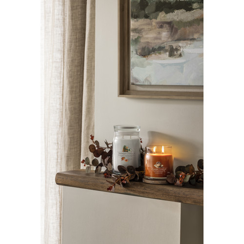 Yankee Candle® Pumpkin Cinnamon Swirl Signature közepes üveggyertya 368 g Yankee Candle® Pumpkin Cinnamon Swirl Signature közepes üveggyertya 368 g